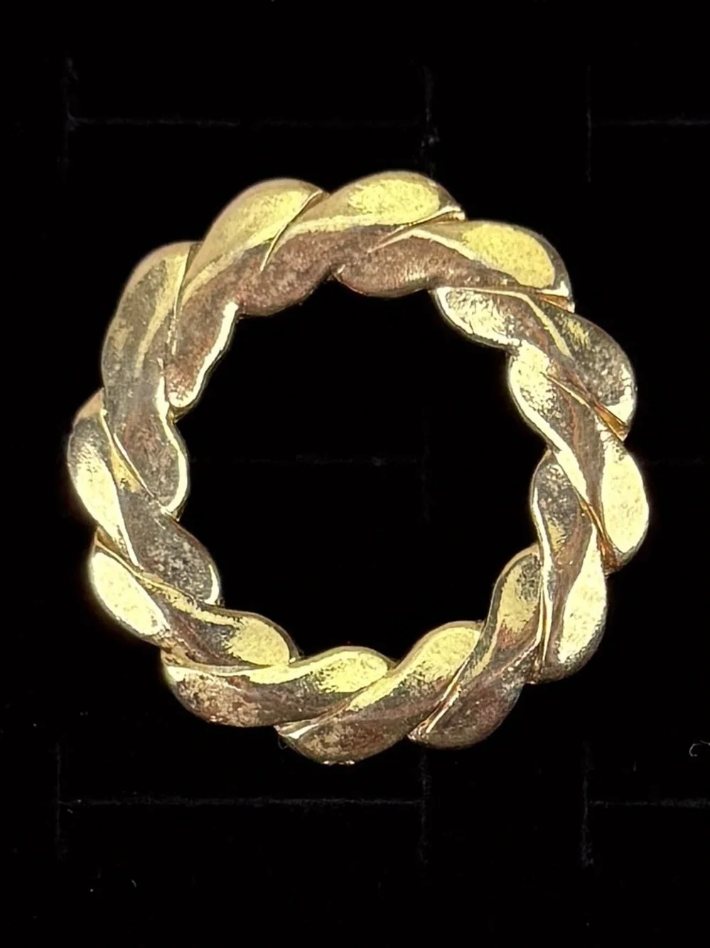 Vintage Sarah Coventry Gold Tone Wreath Laurel Leaf Circle Brooch Pin